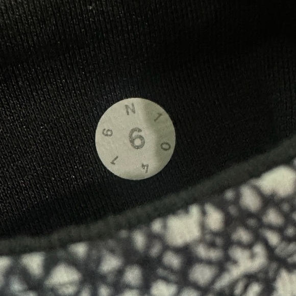 Lululemon Women’s Cropped Comfy Leggings Size 6 - Picture 10 of 10